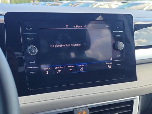 Certified 2025 Volkswagen Taos SE FWD image 23