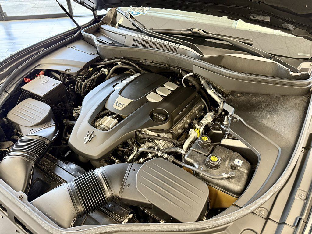 Used 2019 Maserati Levante GranSport AWD/4WD image 18