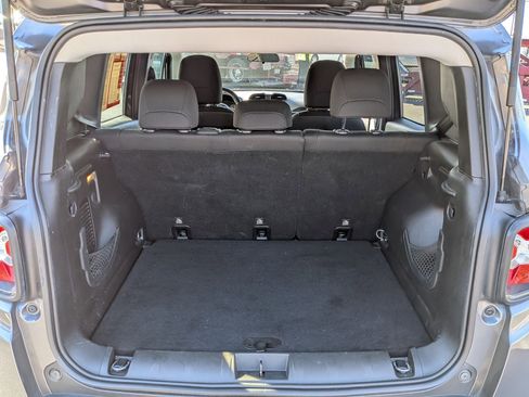 Used 2018 Jeep Renegade Altitude w/ Advanced Technology Group image 32