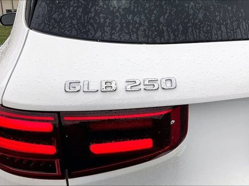 Used 2025 Mercedes-Benz GLB 250 image 15