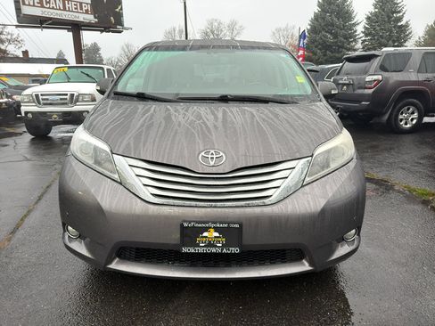 Used 2016 Toyota Sienna Limited image 9