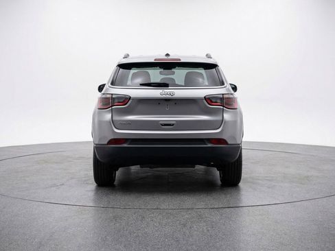 Used 2025 Jeep Compass Latitude image 7