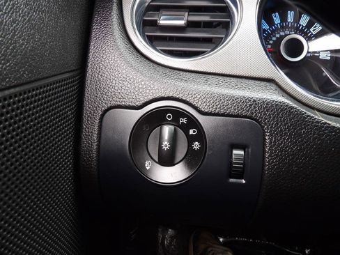 Used 2013 Ford Mustang Coupe image 17