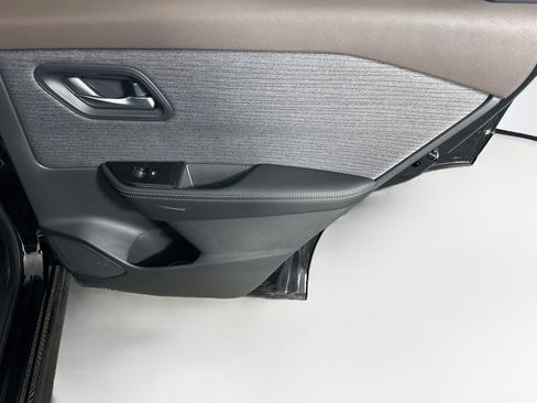 Used 2023 Nissan Rogue SV FWD image 27