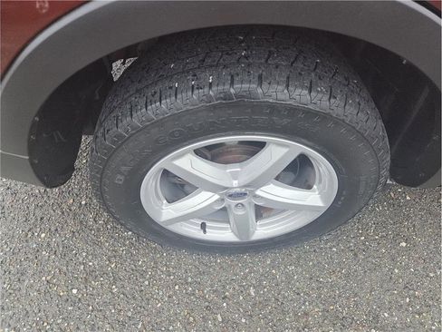 Used 2016 Ford Explorer XLT w/ Equipment Group 202A image 9