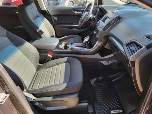 Used 2018 Ford Edge SE image 16