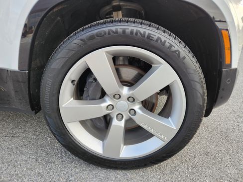 Certified 2024 Land Rover Defender 110 X-Dynamic SE image 7