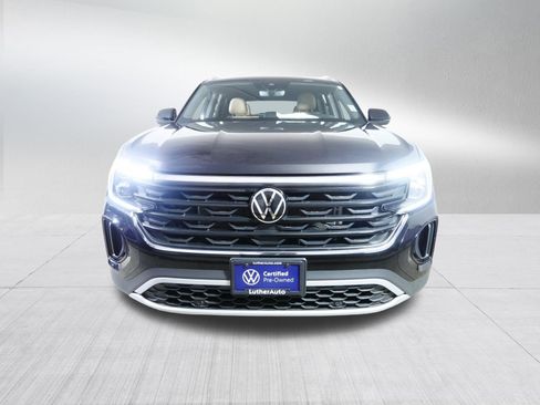 Certified 2025 Volkswagen Atlas Cross Sport SE image 2