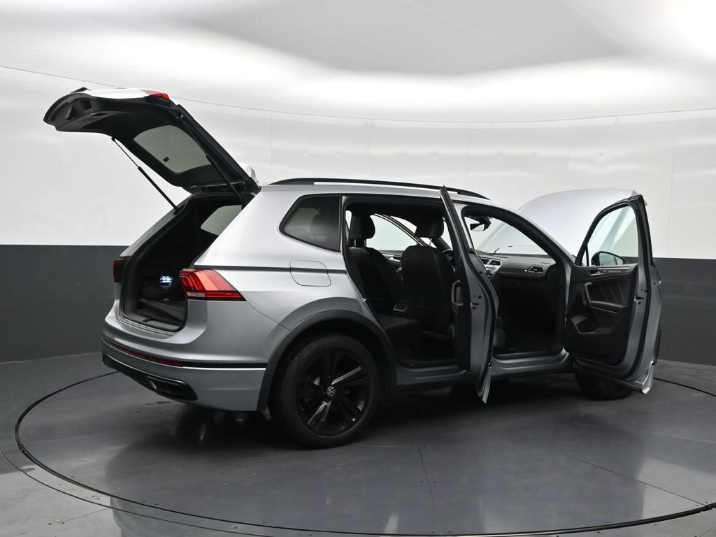Used 2023 Volkswagen Tiguan SE R-Line FWD image 30