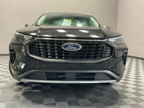 Used 2023 Ford Escape Active AWD/4WD image 3