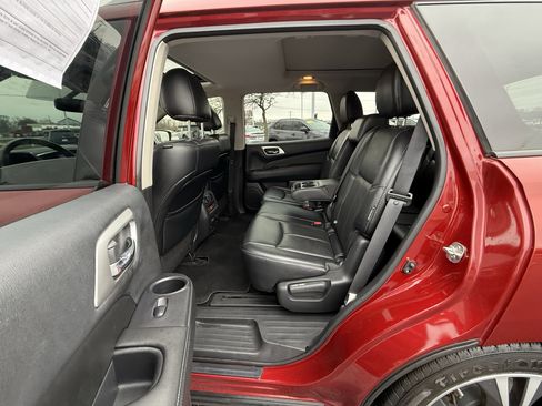 Used 2019 Nissan Pathfinder Platinum image 17
