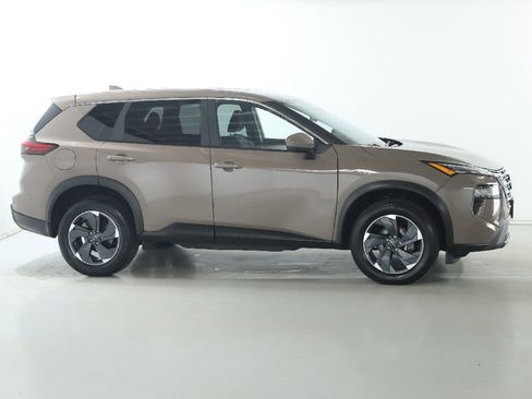 Used 2025 Nissan Rogue SV AWD/4WD image 11