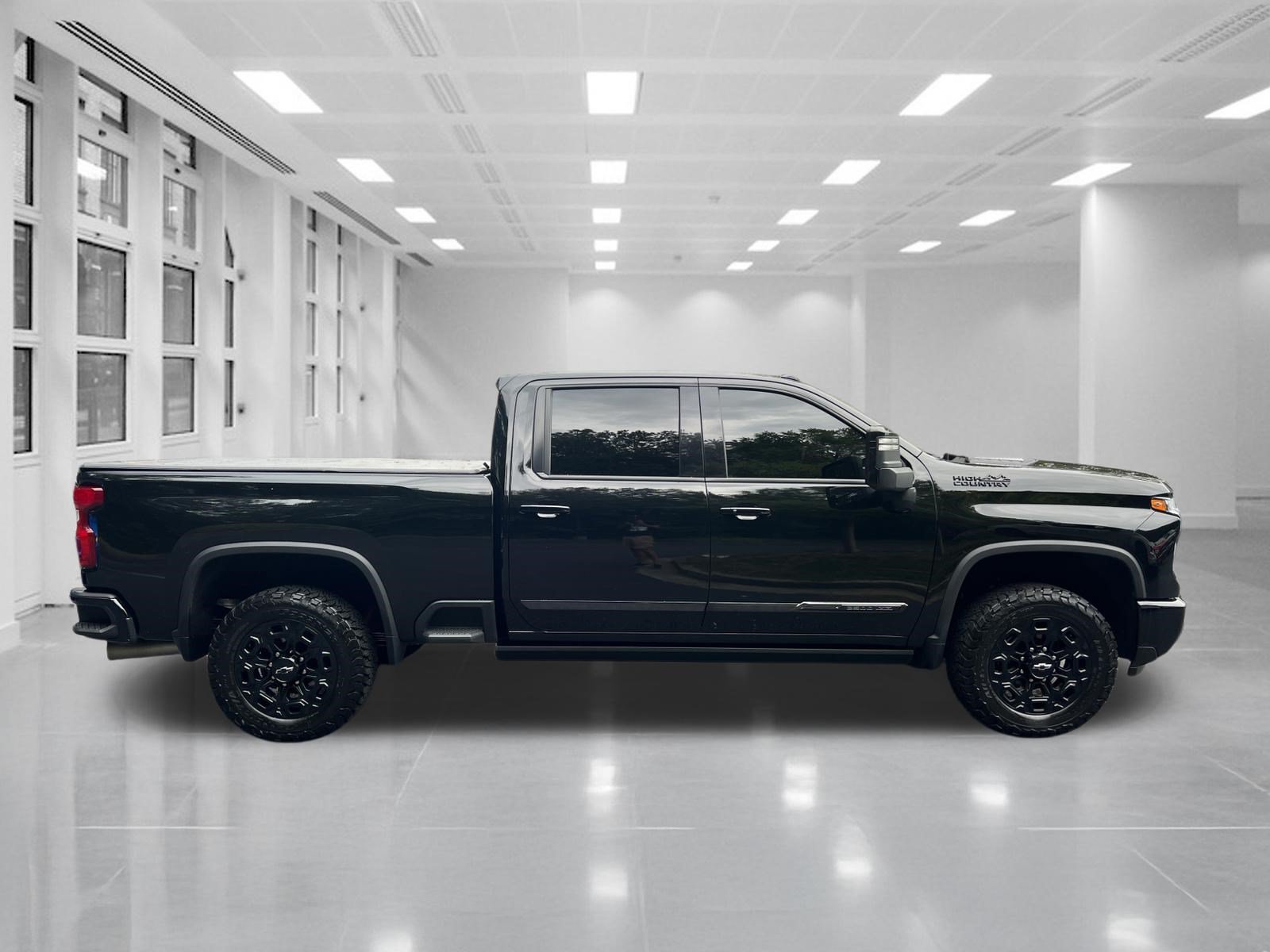 Certified 2024 Chevrolet Silverado 2500 High Country w/ High Country Premium Package AWD/4WD image 4