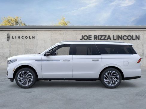 New 2025 Lincoln Navigator L Reserve AWD/4WD image 3