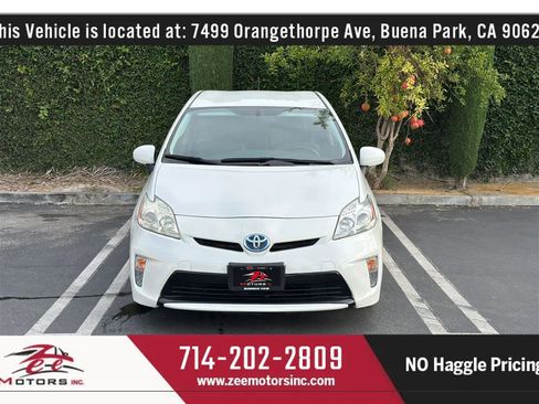 Used 2015 Toyota Prius Four FWD image 3