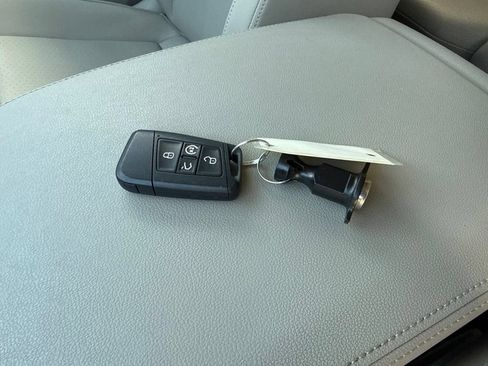Used 2018 Volkswagen Atlas SE FWD image 29
