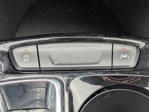 Certified 2025 Chevrolet Trax LT image 24