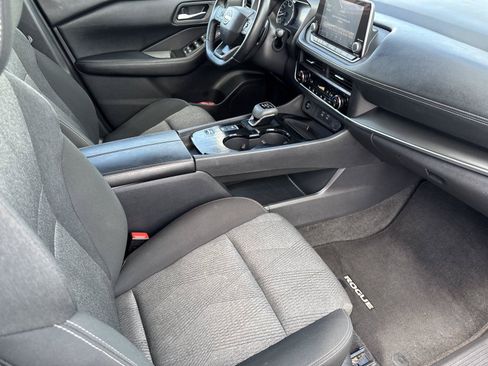 Used 2025 Nissan Rogue SV FWD image 35