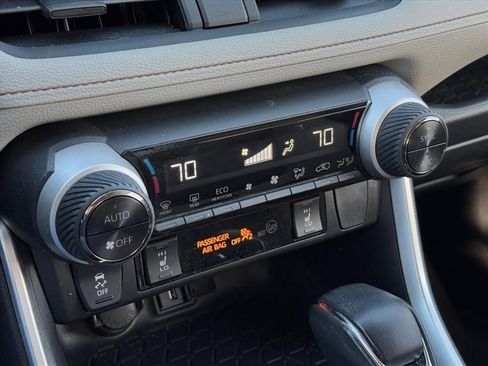 Used 2021 Toyota RAV4 XLE image 24