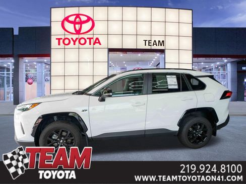 Certified 2024 Toyota RAV4 XLE FWD image 1