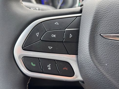 Used 2026 Chrysler Pacifica Select image 28