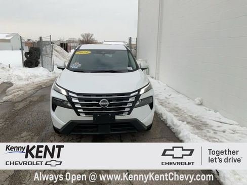 Used 2024 Nissan Rogue SV image 5