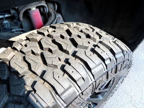 Used 2020 Chevrolet Silverado 2500 LTZ w/ LTZ Convenience Package image 11