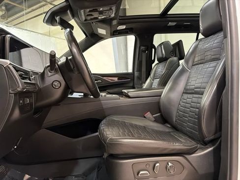 Used 2021 Cadillac Escalade Sport Platinum w/ Heavy-Duty Trailer Package AWD/4WD image 12