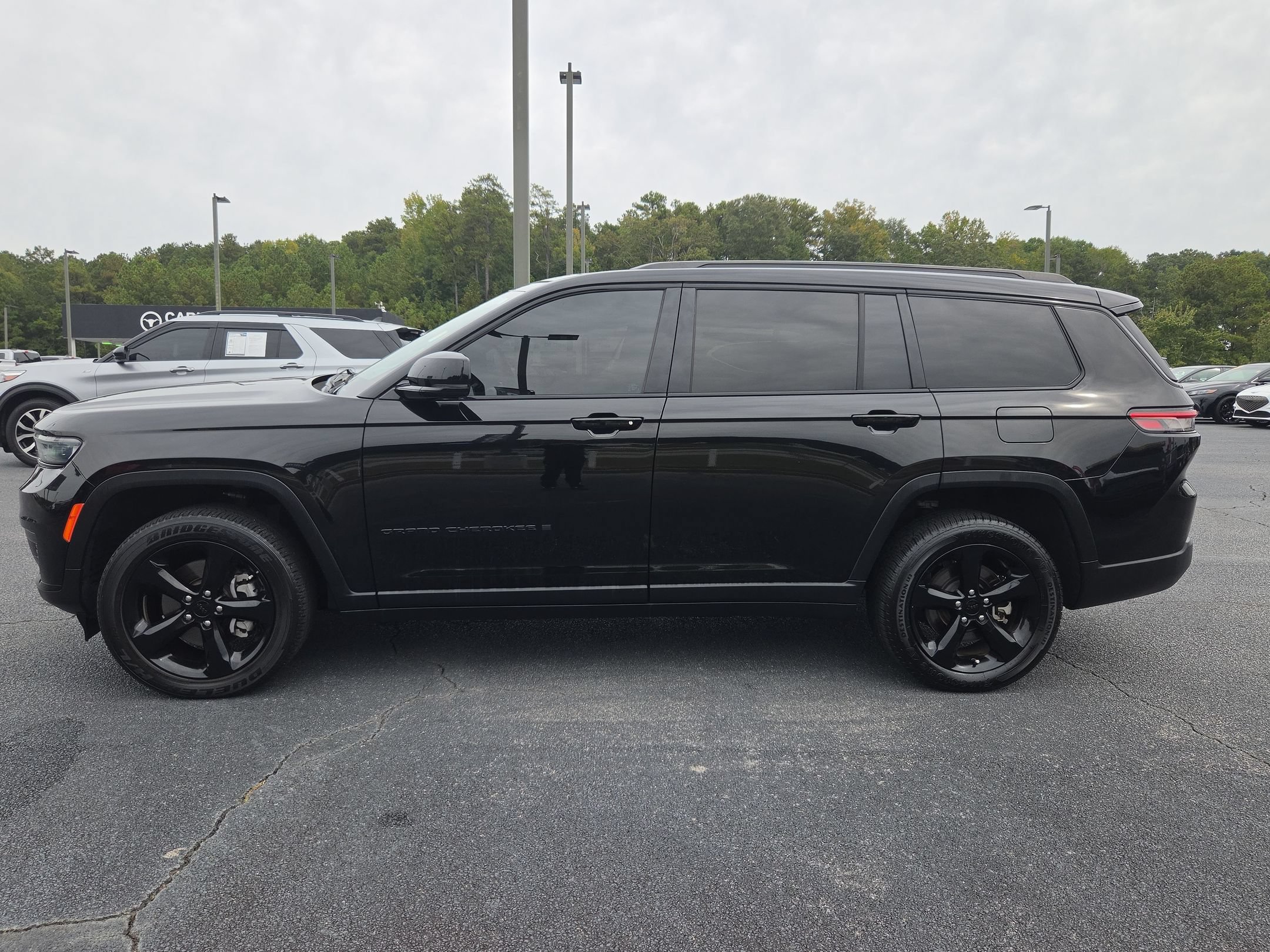 Used 2024 Jeep Grand Cherokee L Altitude RWD image 8