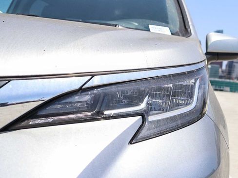 Used 2023 Toyota Sienna XLE w/ XLE Plus Package FWD image 7