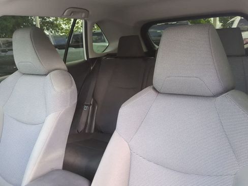 Used 2022 Toyota RAV4 LE FWD image 8