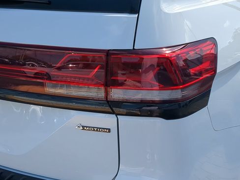 Used 2024 Volkswagen Atlas Peak Edition SE AWD/4WD image 8