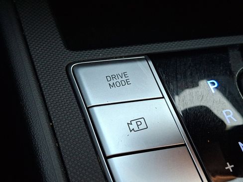 Certified 2023 Hyundai Elantra SEL image 21