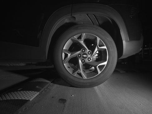 Used 2025 Chevrolet Trax LT image 11