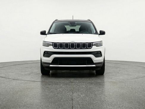 Used 2025 Jeep Compass Limited AWD/4WD image 2