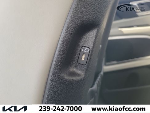 Used 2025 Kia Telluride S FWD image 17