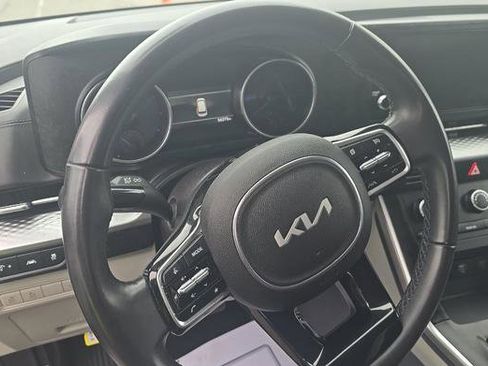 Used 2024 Kia Carnival LX FWD image 8