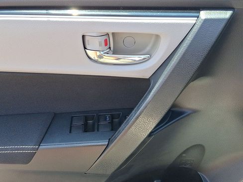 Used 2018 Toyota Corolla LE FWD image 11