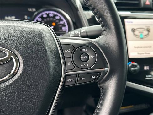 Used 2020 Toyota Camry XLE image 23