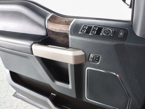 Used 2022 Ford F250 Lariat w/ Black Appearance Package image 23