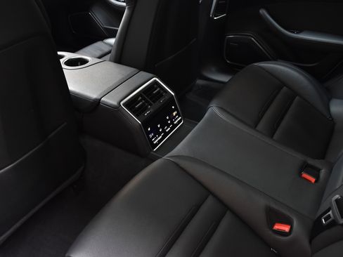 Used 2023 Porsche Panamera 4 Platinum Edition image 25