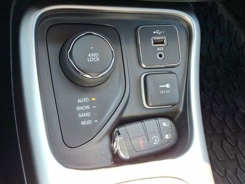 Certified 2021 Jeep Compass Latitude image 24