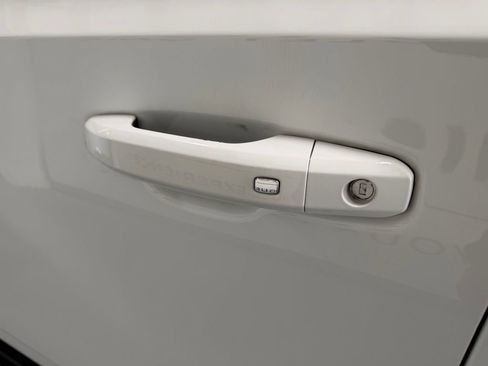 Used 2024 Chevrolet Tahoe LS image 3