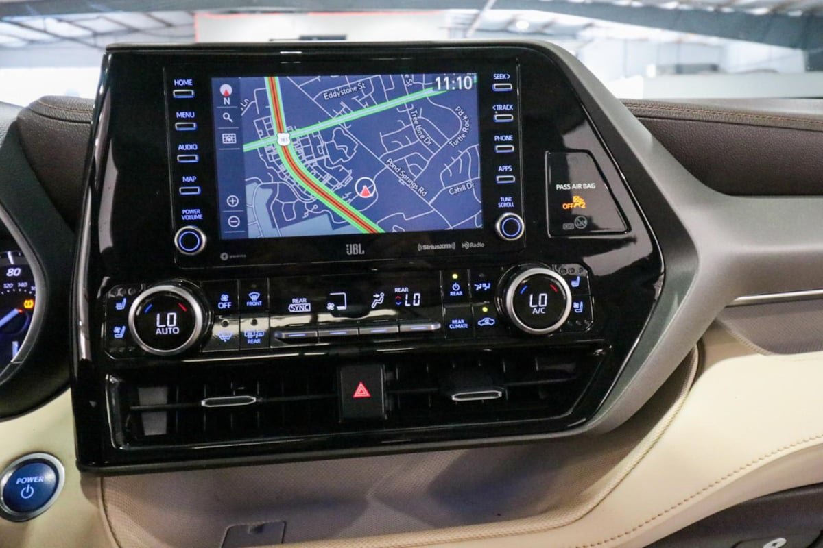 Used 2021 Toyota Highlander Limited FWD image 19