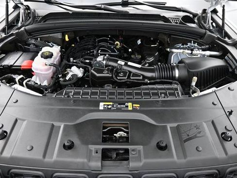 Used 2024 Jeep Grand Cherokee Altitude AWD/4WD image 18