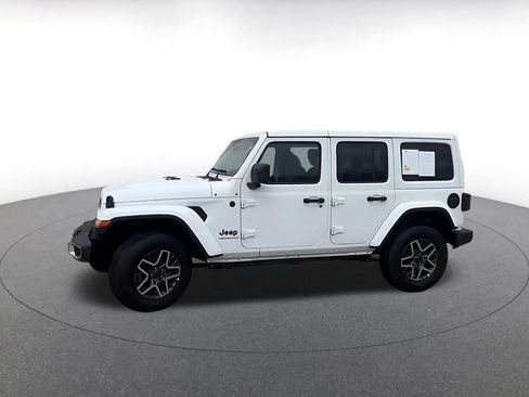 Used 2025 Jeep Wrangler Unlimited Sahara AWD/4WD image 7