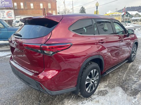 Used 2020 Toyota Highlander XLE image 5