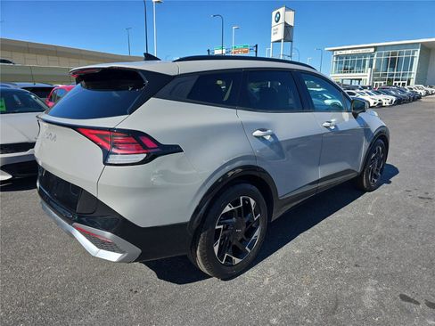 Used 2023 Kia Sportage SX image 3