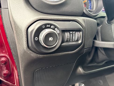 Used 2021 Jeep Wrangler Unlimited Sahara image 16