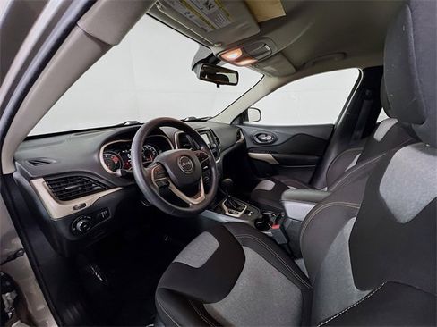 Used 2018 Jeep Cherokee Latitude image 18